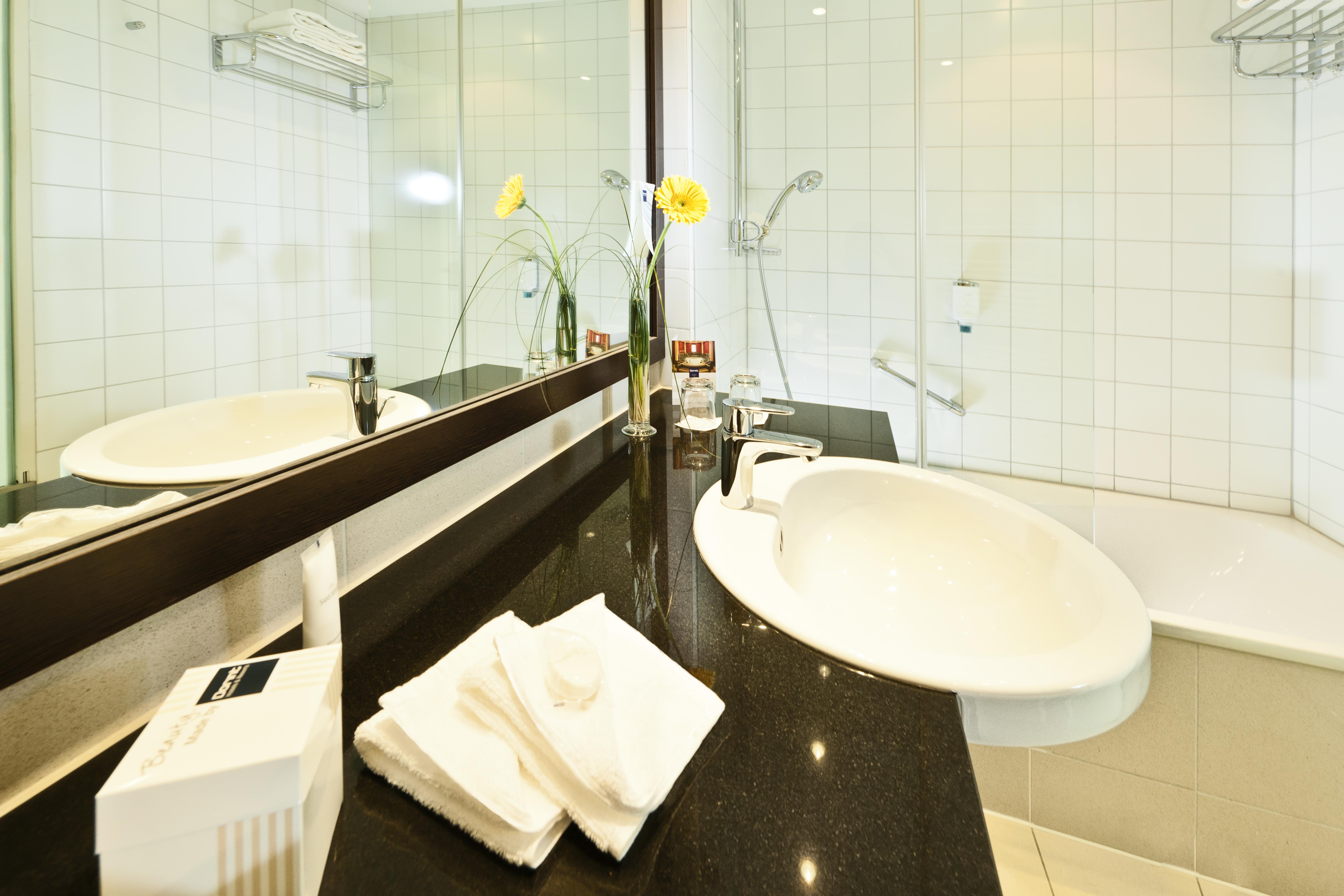 Dorint An Der Messe Koeln Hotel Екстериор снимка