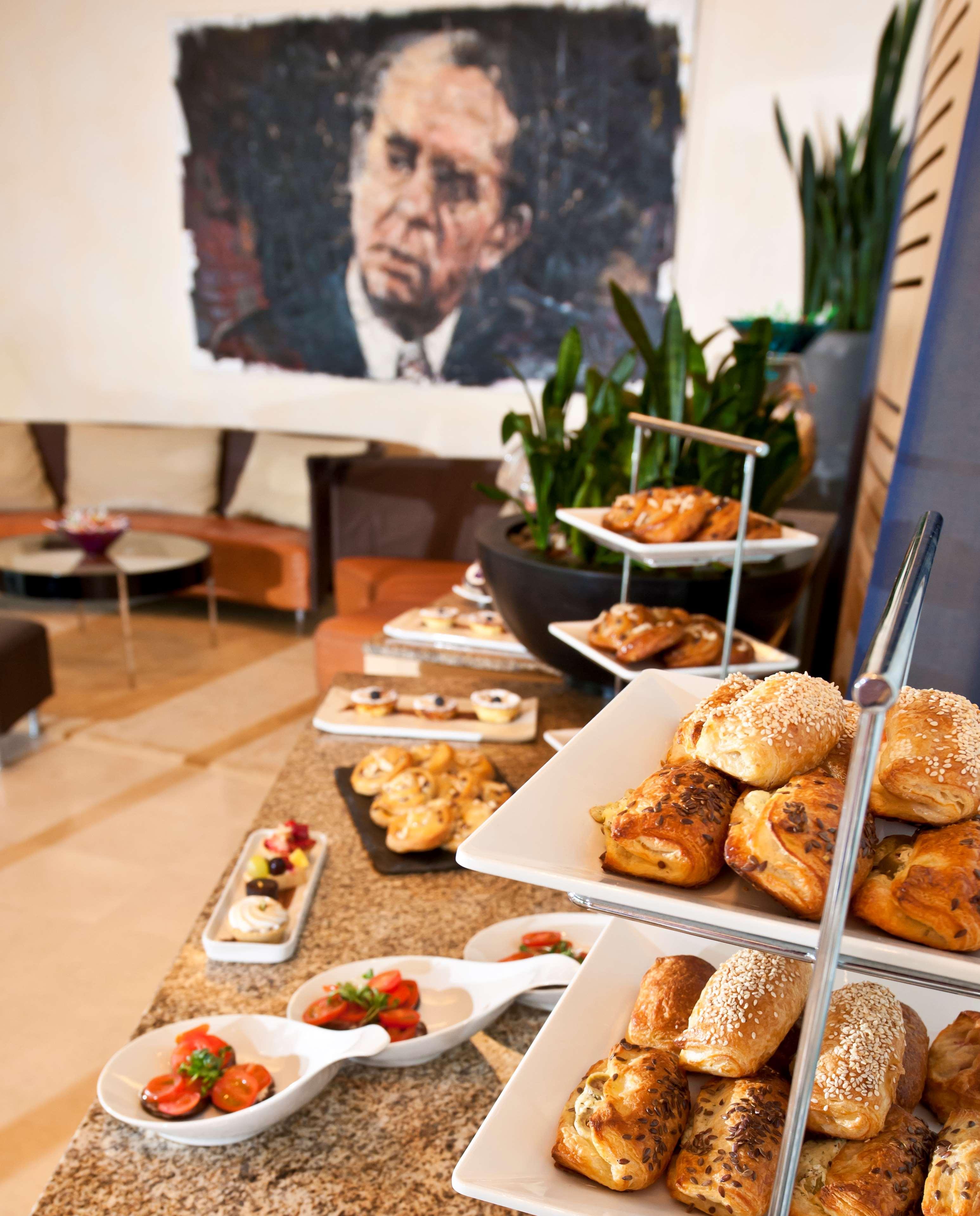 Dorint An Der Messe Koeln Hotel Екстериор снимка